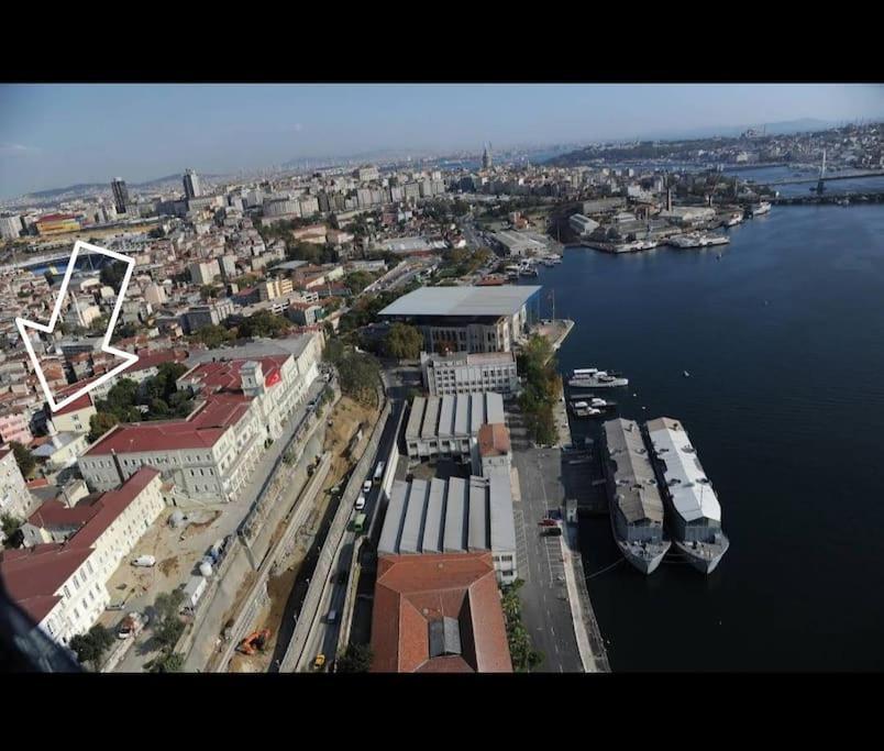 Deniz Manzarasi, Marti Sesleri Esliginde Appartamento
